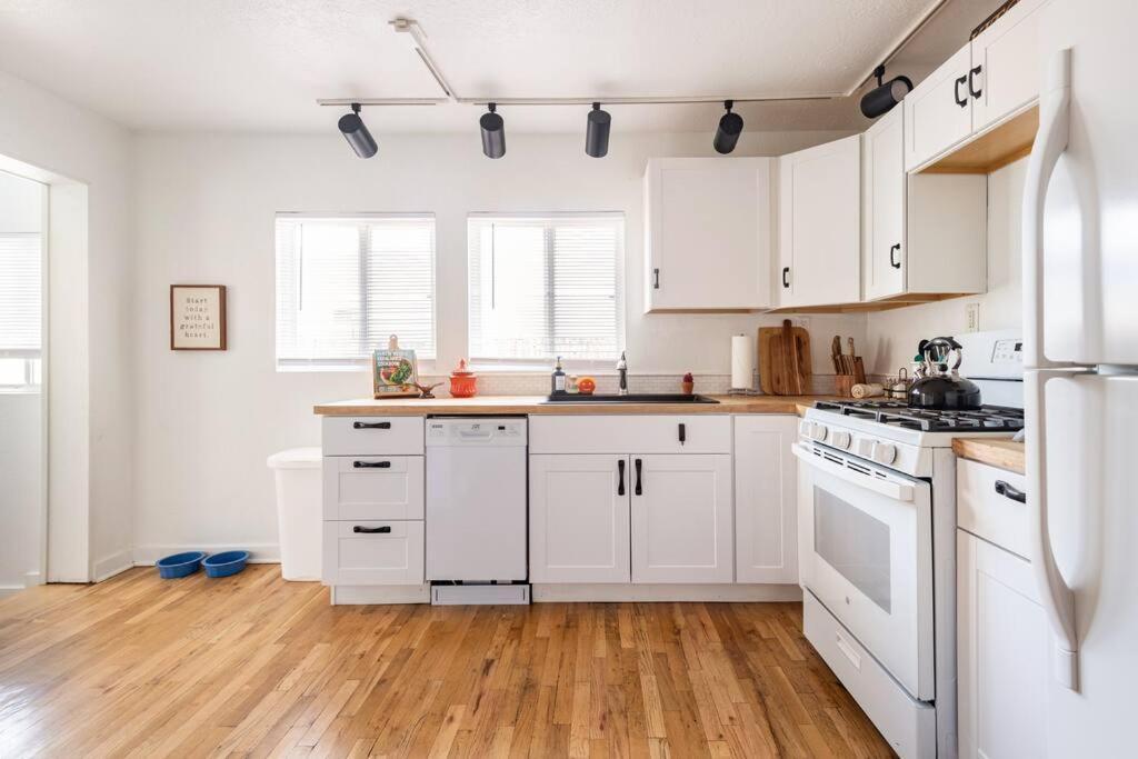 House With Great Beds, Full Kitchen, Fenced Yard Villa Albuquerque Buitenkant foto